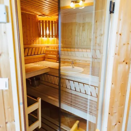 Goscinne U Barbary Lantgård *